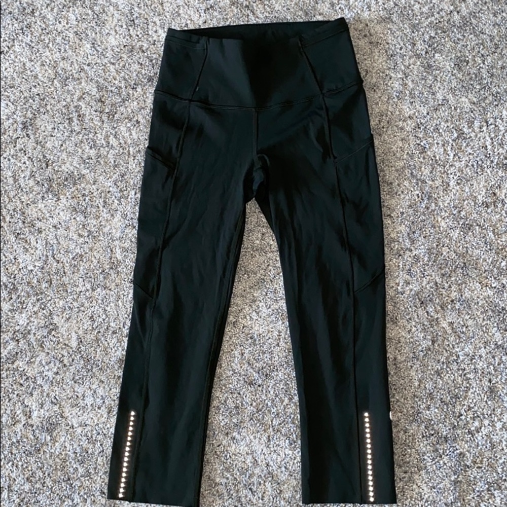 Dark green cropped Lululemon leggings